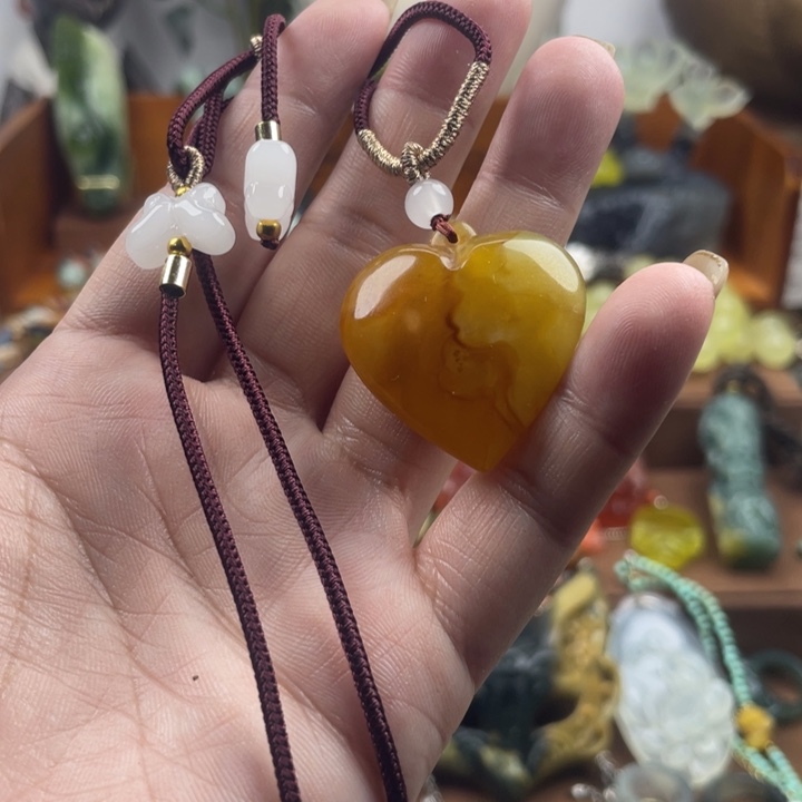 蛇纹石玉未镶嵌吊坠