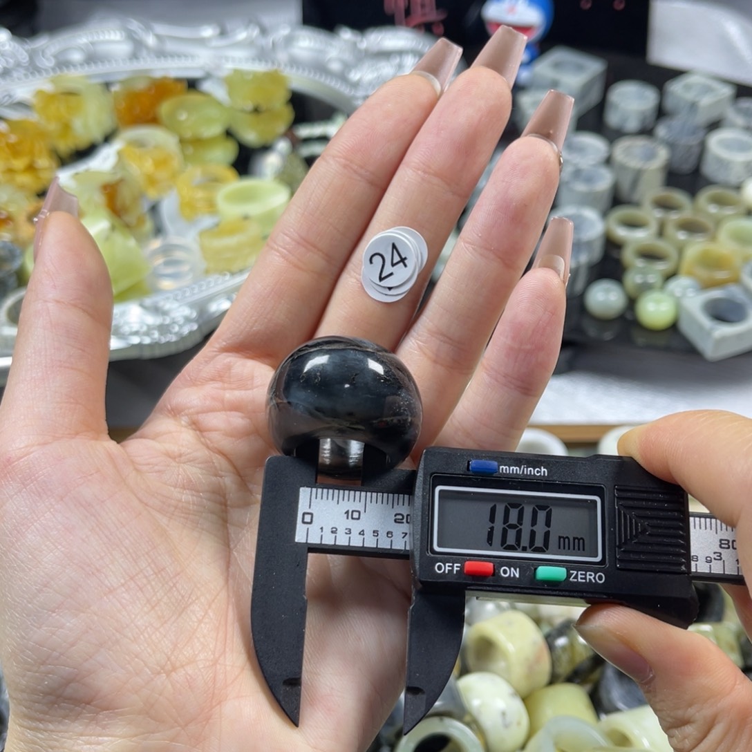 蛇纹石玉未镶嵌戒指