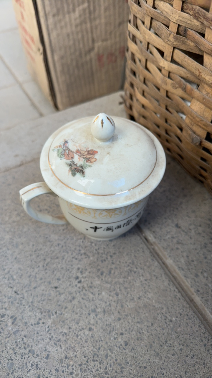 茶杯。           