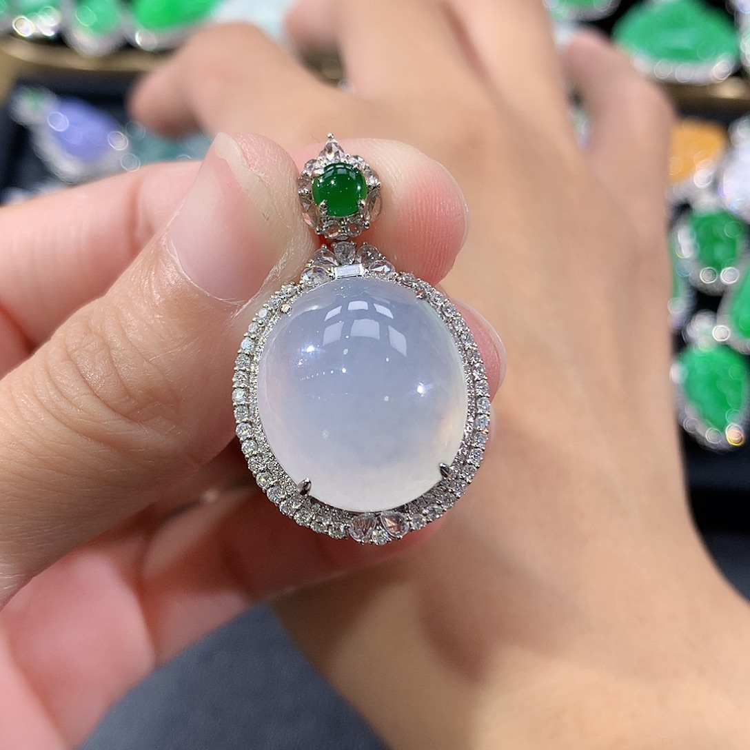 翡翠18K金镶嵌颈饰