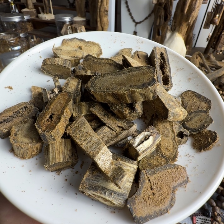 沉香碎屑沉香奇楠沉香边角料钻珠料50克价