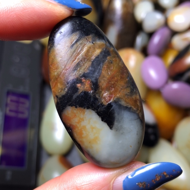 和田玉（翠青玉）未镶嵌珠宝奇石