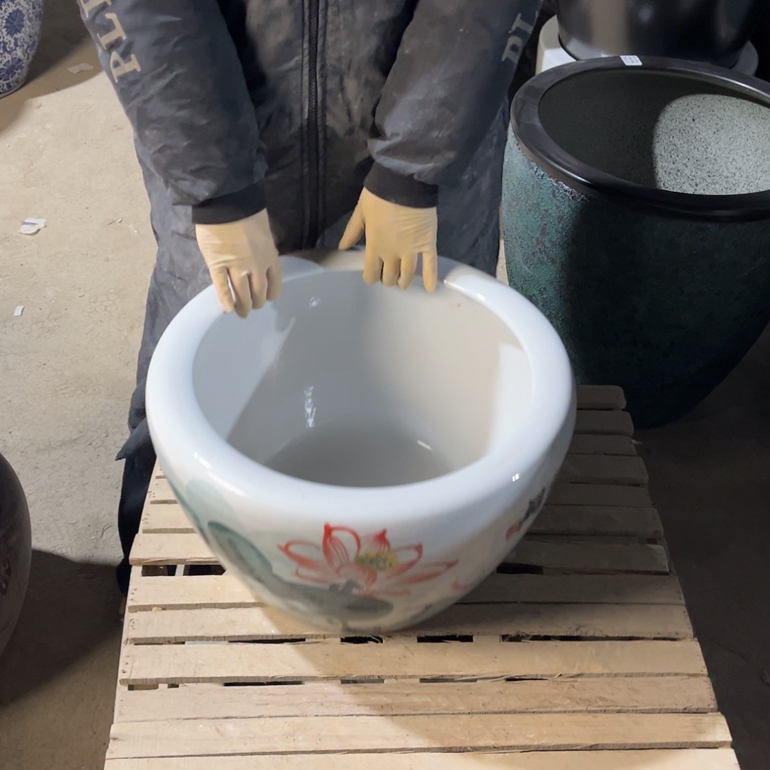 瓷片圆口红荷花40.88888