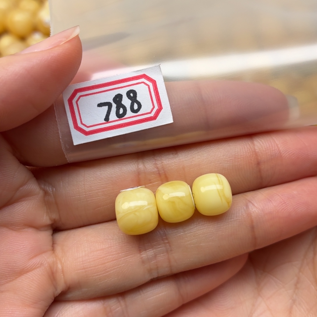 一***受蜜蜡未镶嵌裸石蜜蜡