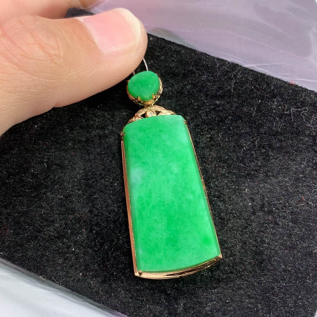翡翠吊坠(赠链)18K金镶嵌