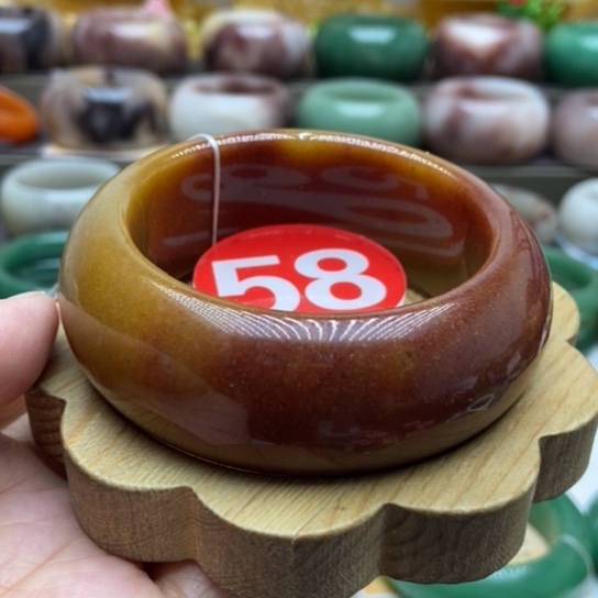 未镶嵌手镯石英质玉