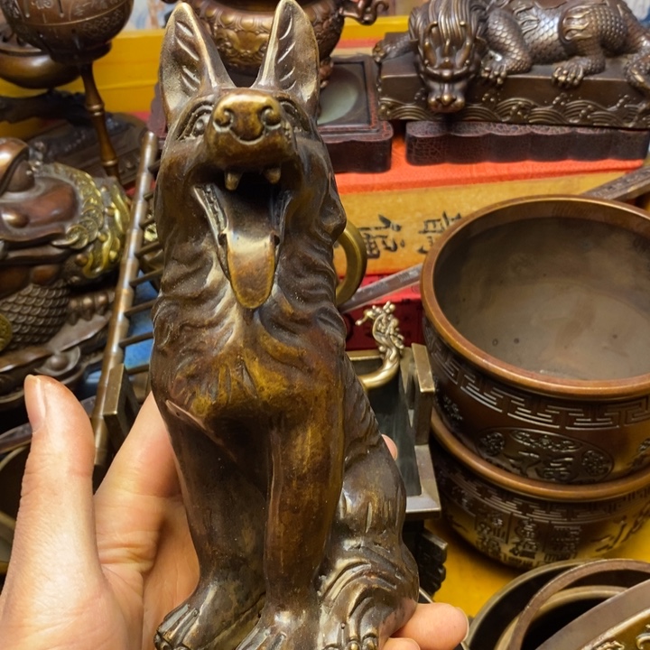 铜器摆件做工精良