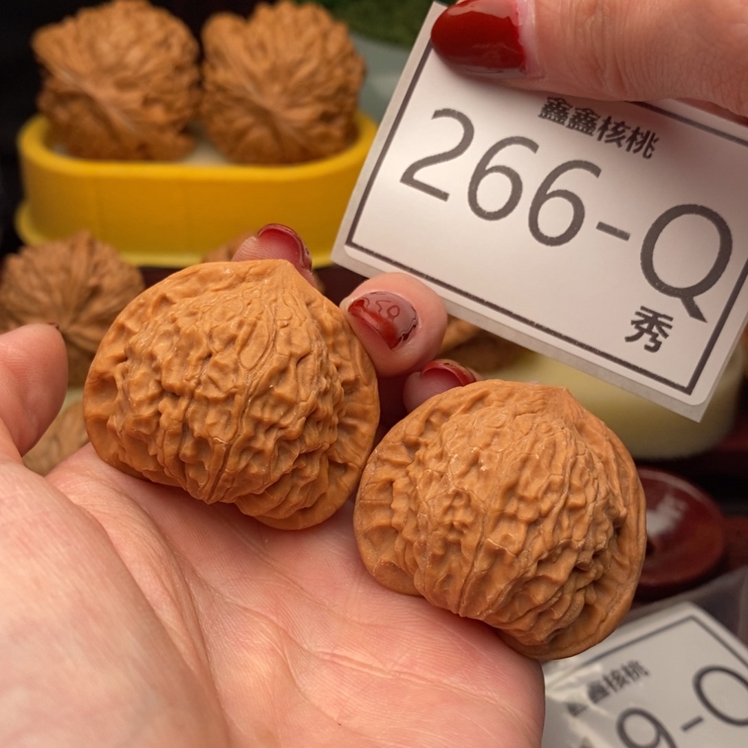 文玩核桃把件一抹红39