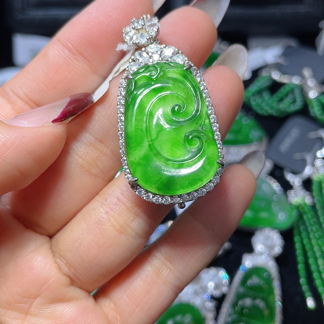 翡翠颈饰银S925镶嵌翡翠