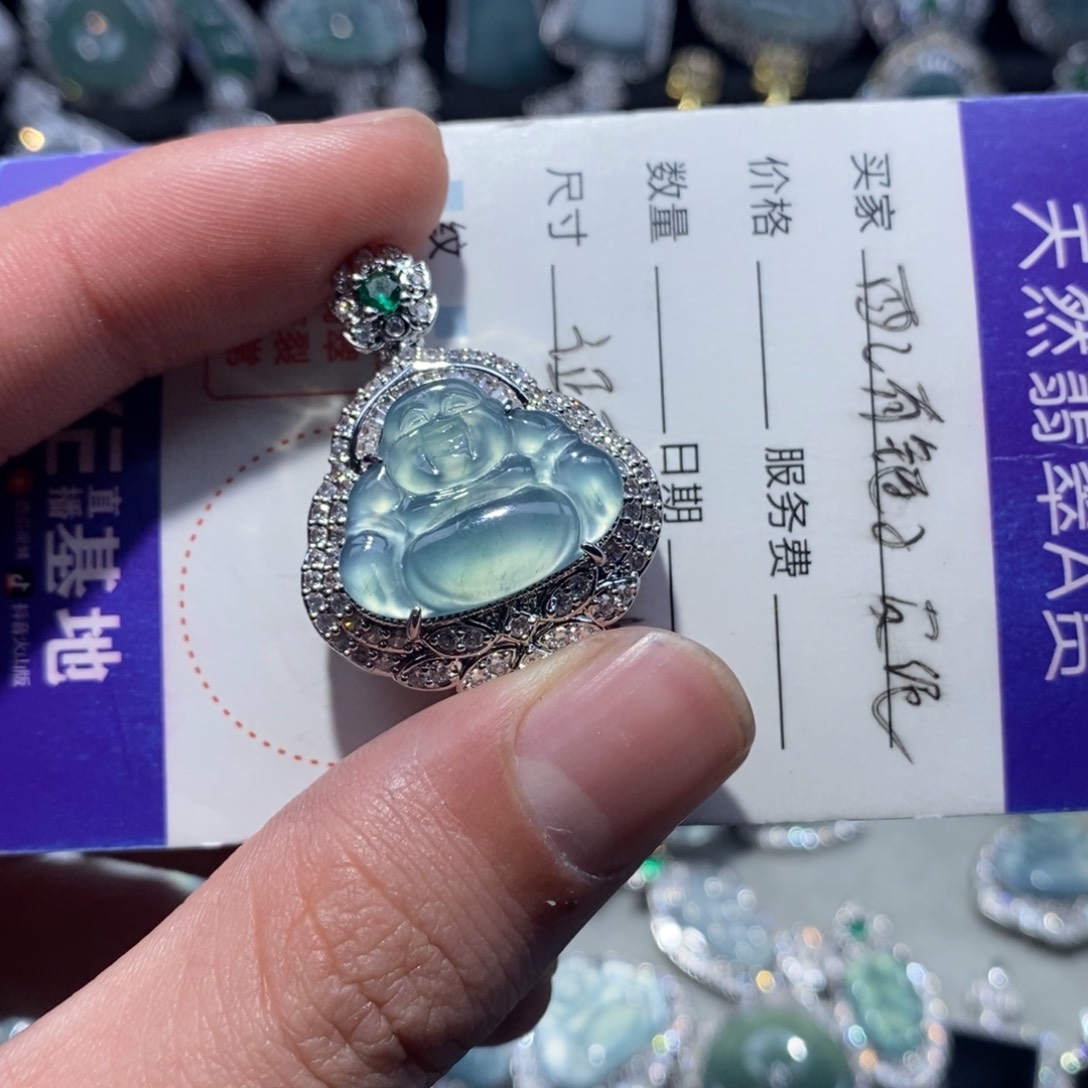 翡翠颈饰未镶嵌翡翠