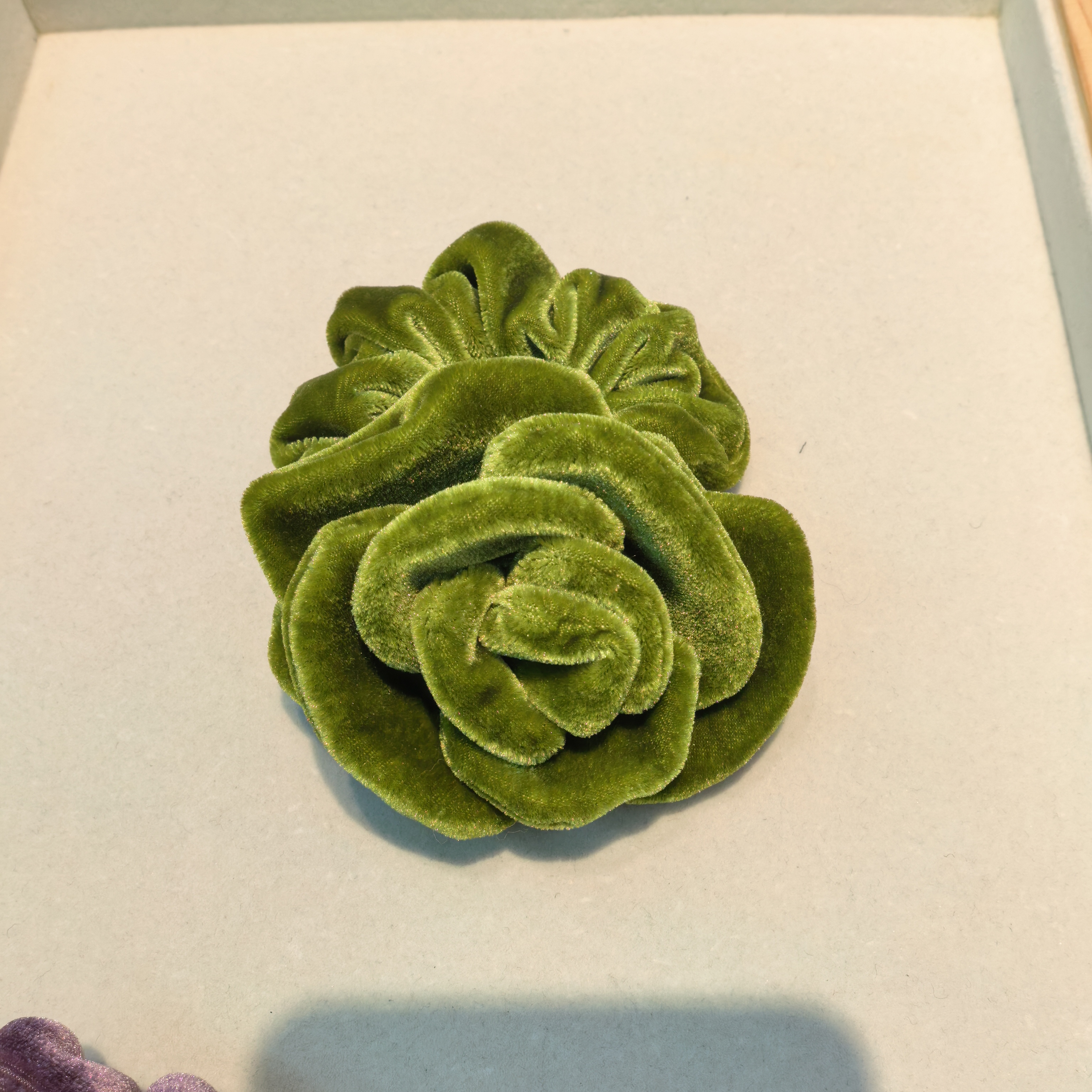 F609绿色绒绒玫瑰花肠圈