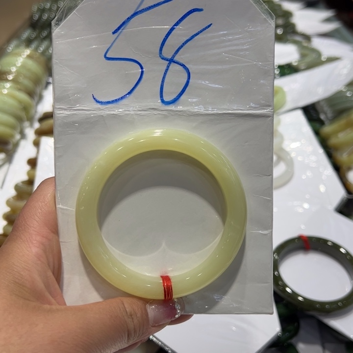 和田玉手镯未镶嵌宋*姐