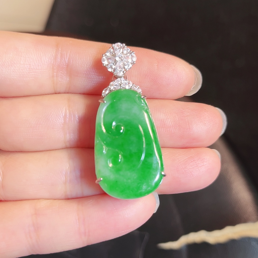 飞****翡翠银S925镶嵌颈饰