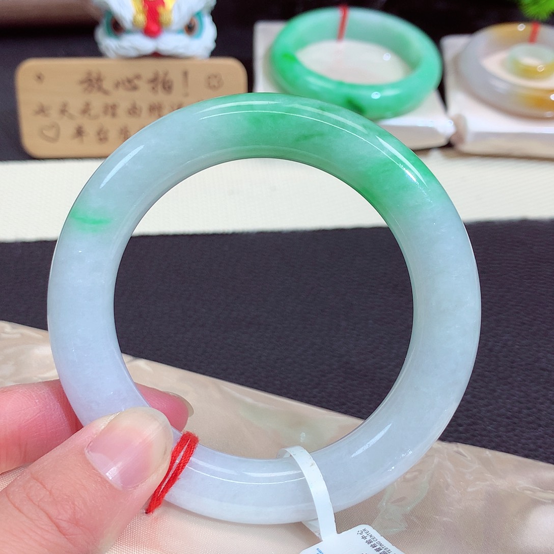 翡翠未镶嵌手镯574