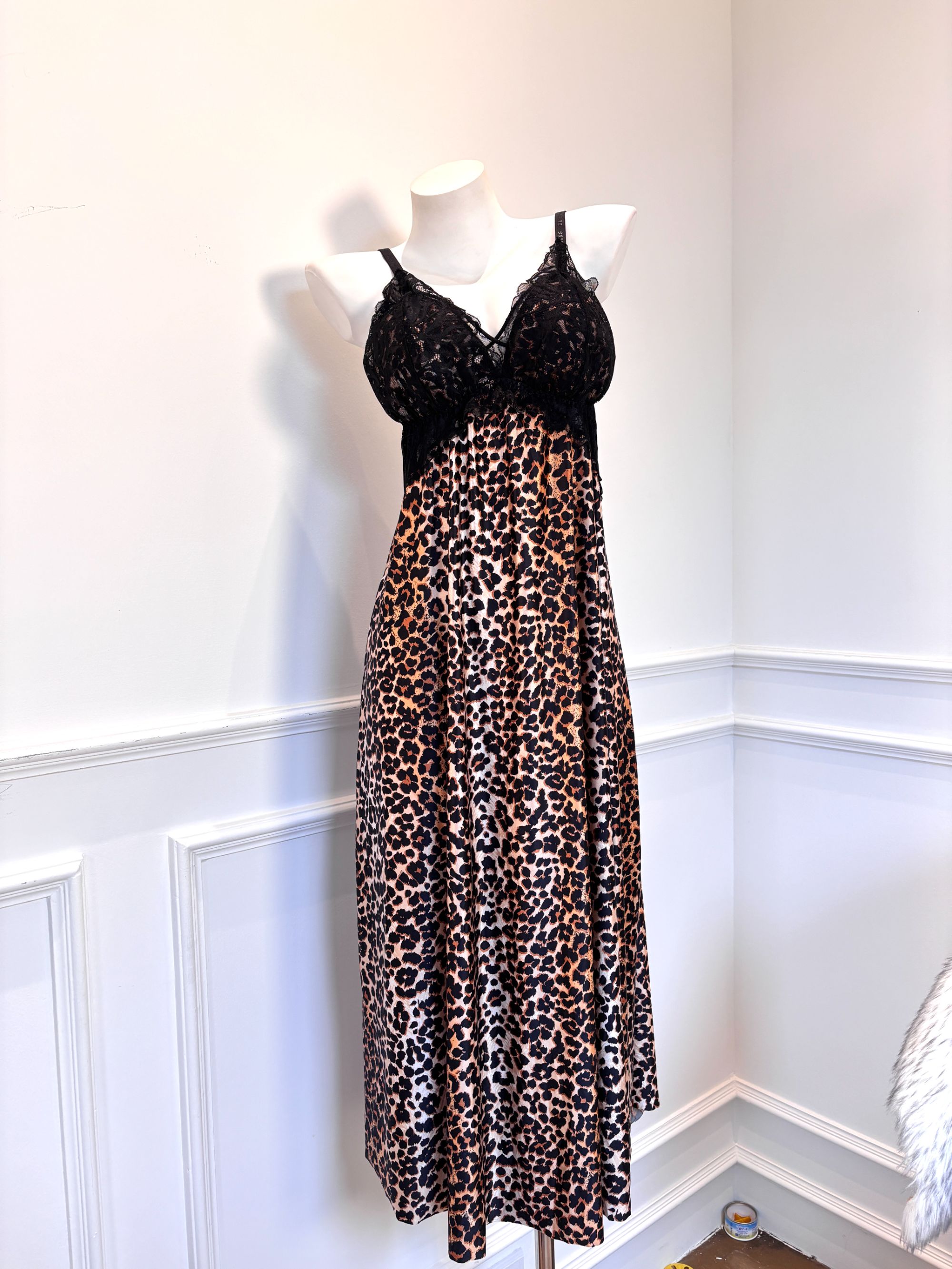 【大红定制】性感豹纹印花中长款大码，拼接V领睡裙，提胸聚拢迷人