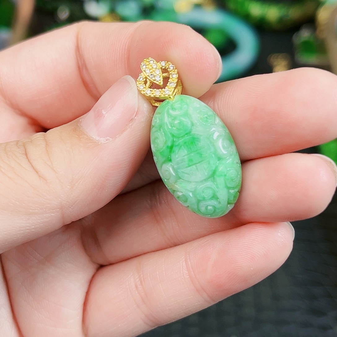 翡翠颈饰未镶嵌吊坠
