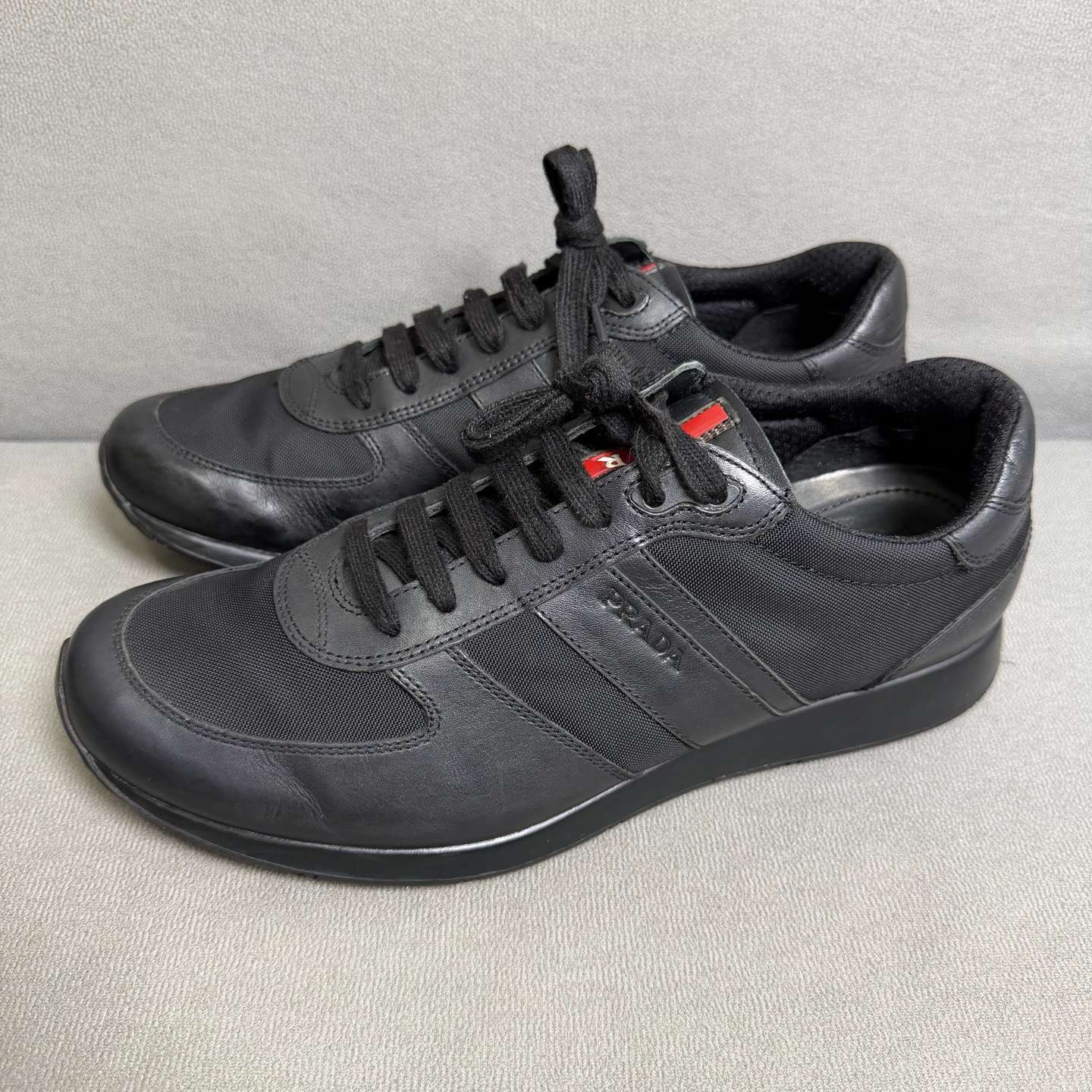 95新 Alexander McQueen/亚历山大·麦昆 41码 黑色皮面运动鞋 270