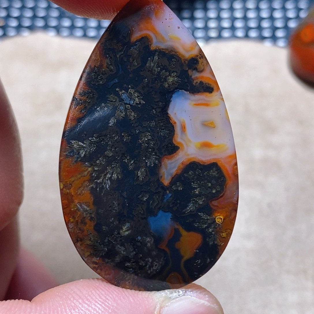 玛瑙/玉髓颈饰未镶嵌四*