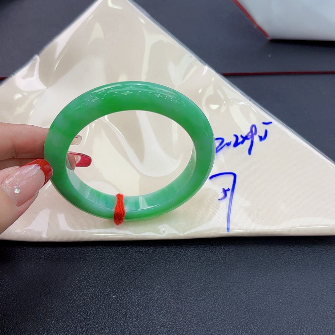 翡翠手镯未镶嵌郡*精品•保险柜级•圈口57