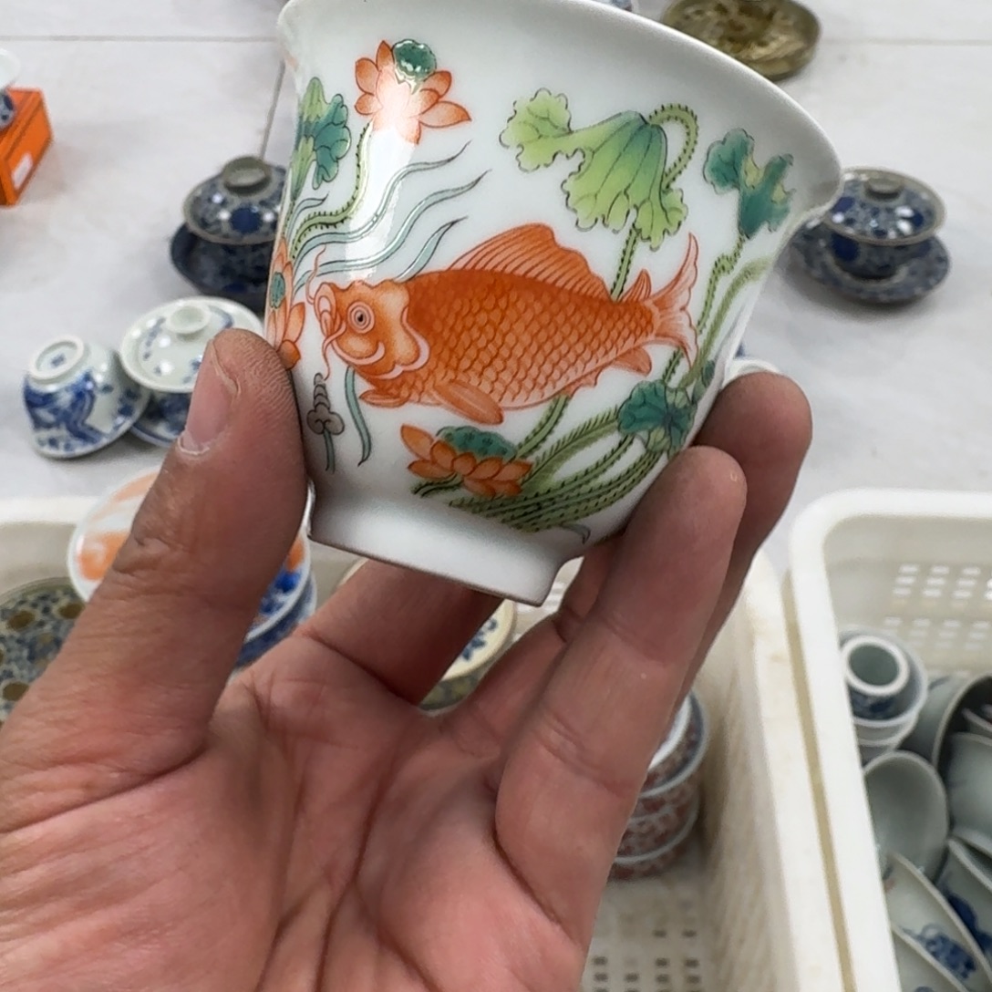 摆件粉彩鱼藻纹铃铛杯