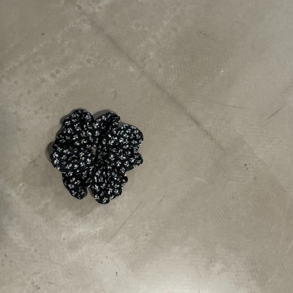黑色小碎花大肠发圈 0012