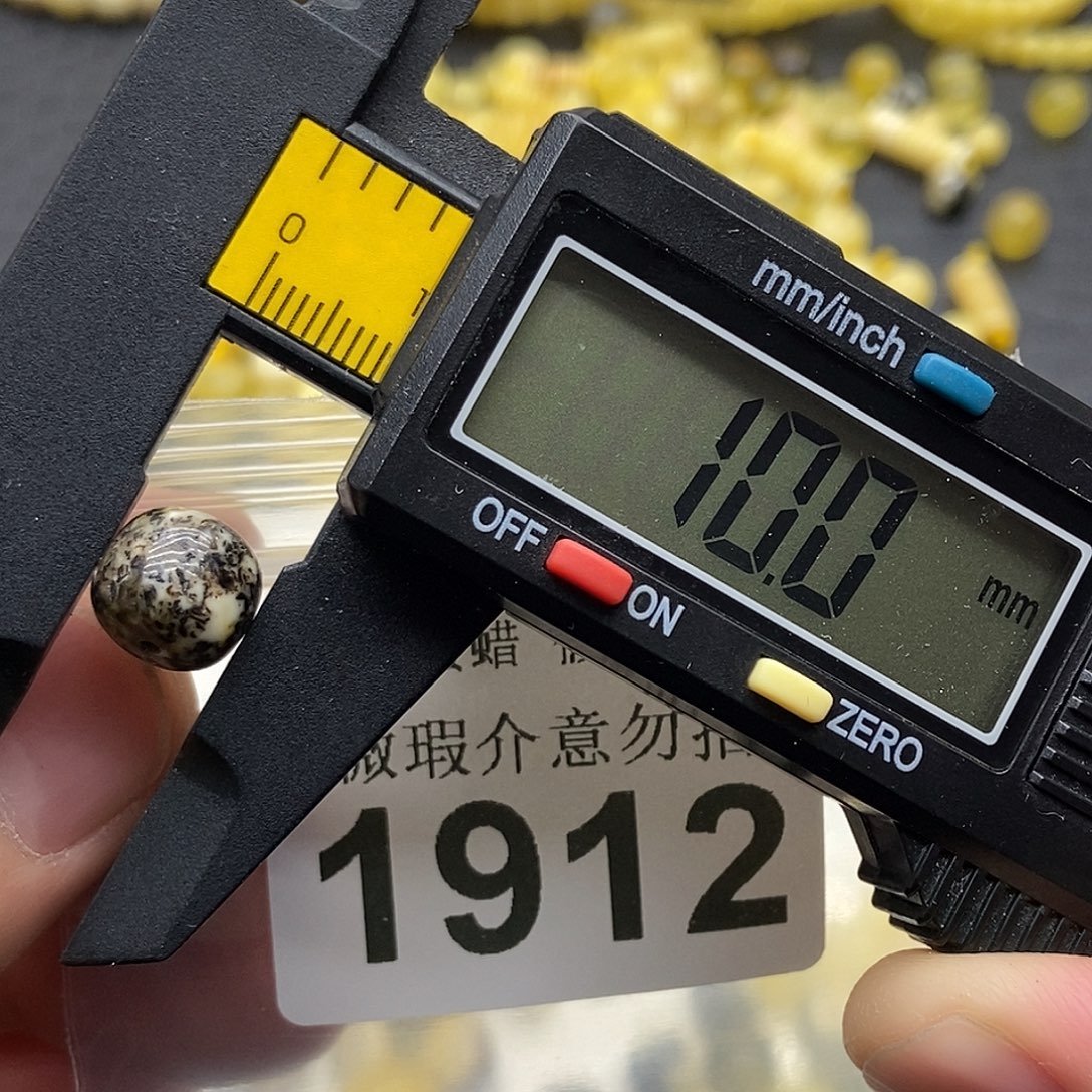 蜜蜡未镶嵌珠宝奇石