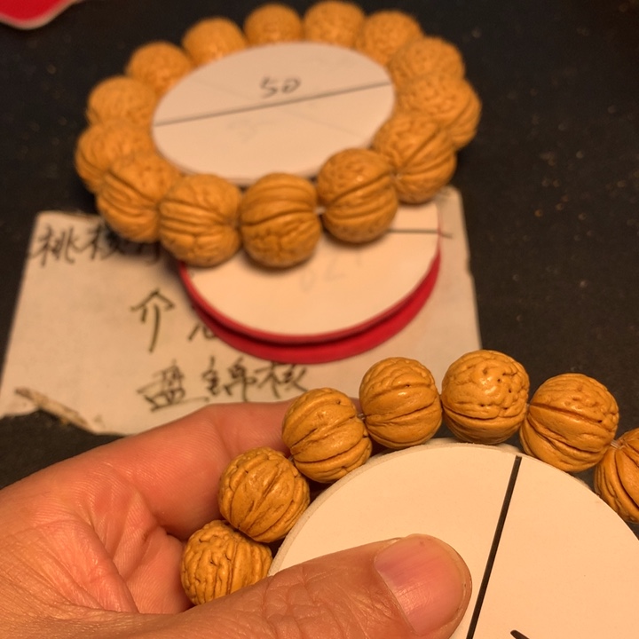 冰***哥手串桃核65号健健康康了