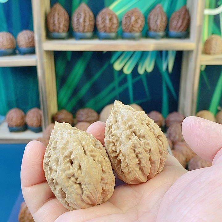 文玩核桃吊坠84石虎头