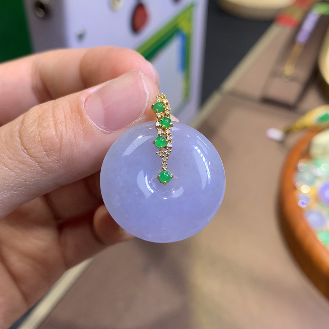 翡翠18K金镶嵌颈饰翡翠