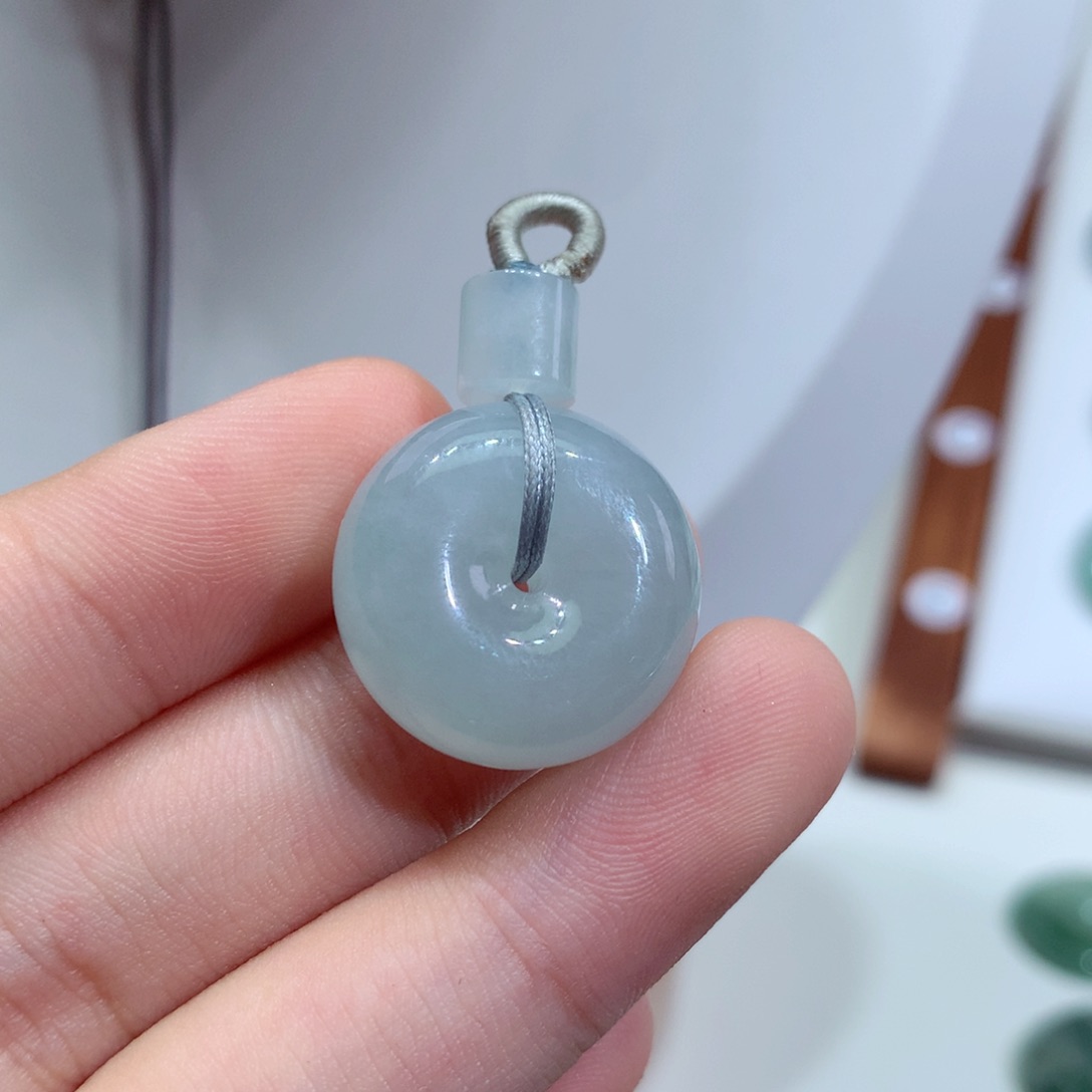 翡翠未镶嵌颈饰平安扣