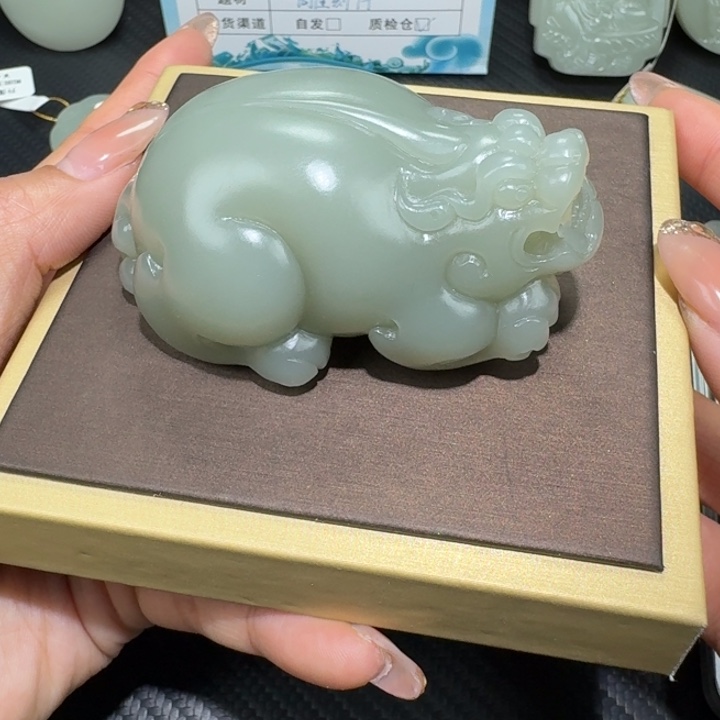 和田玉未镶嵌把件