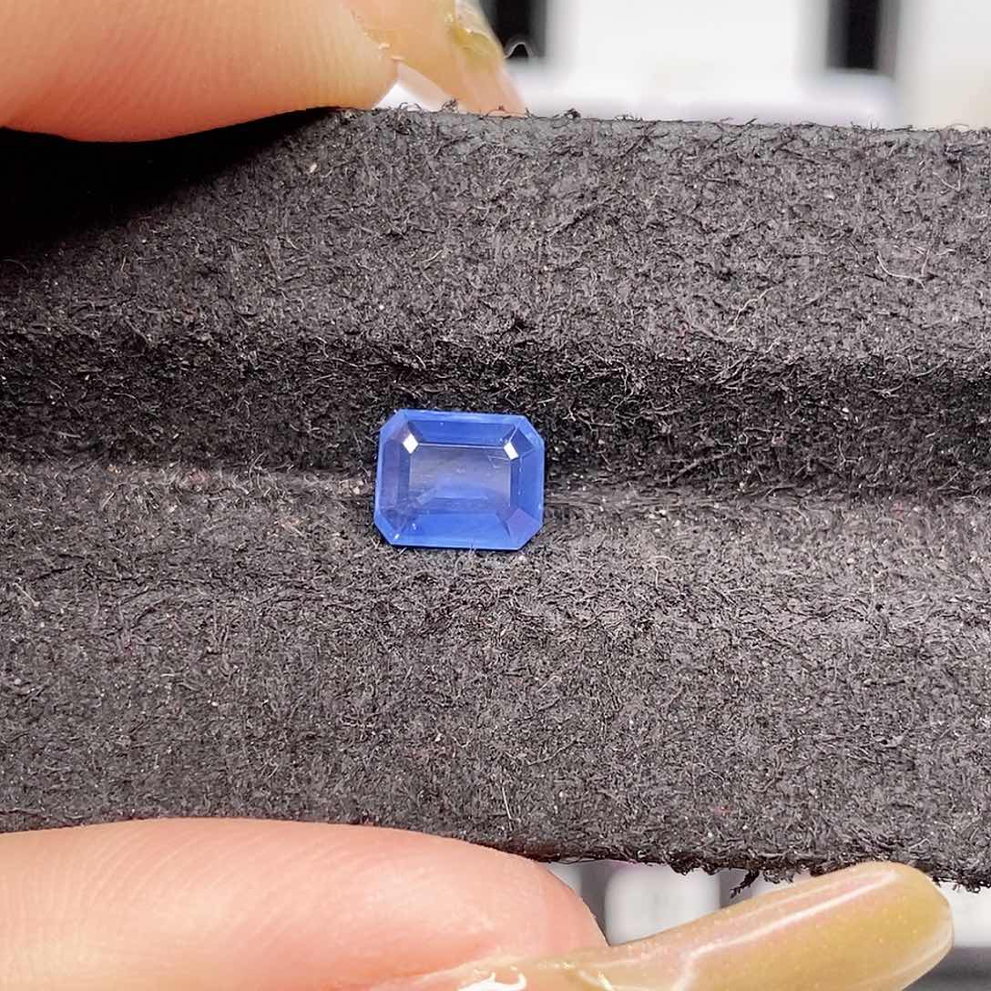 蓝宝石裸石未镶嵌1407号1.29ct微奶体颜色漂亮台面大
