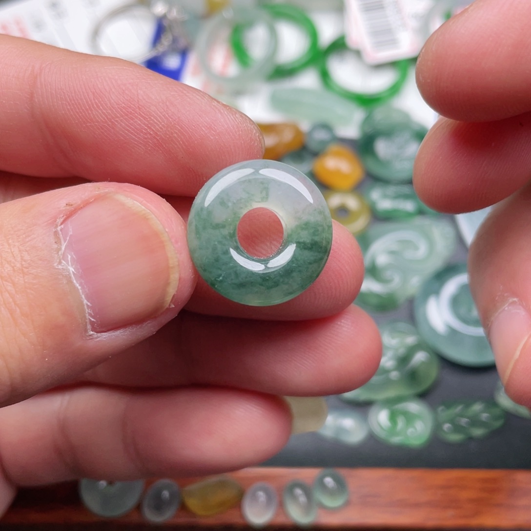 翡翠颈饰未镶嵌缅甸翡翠