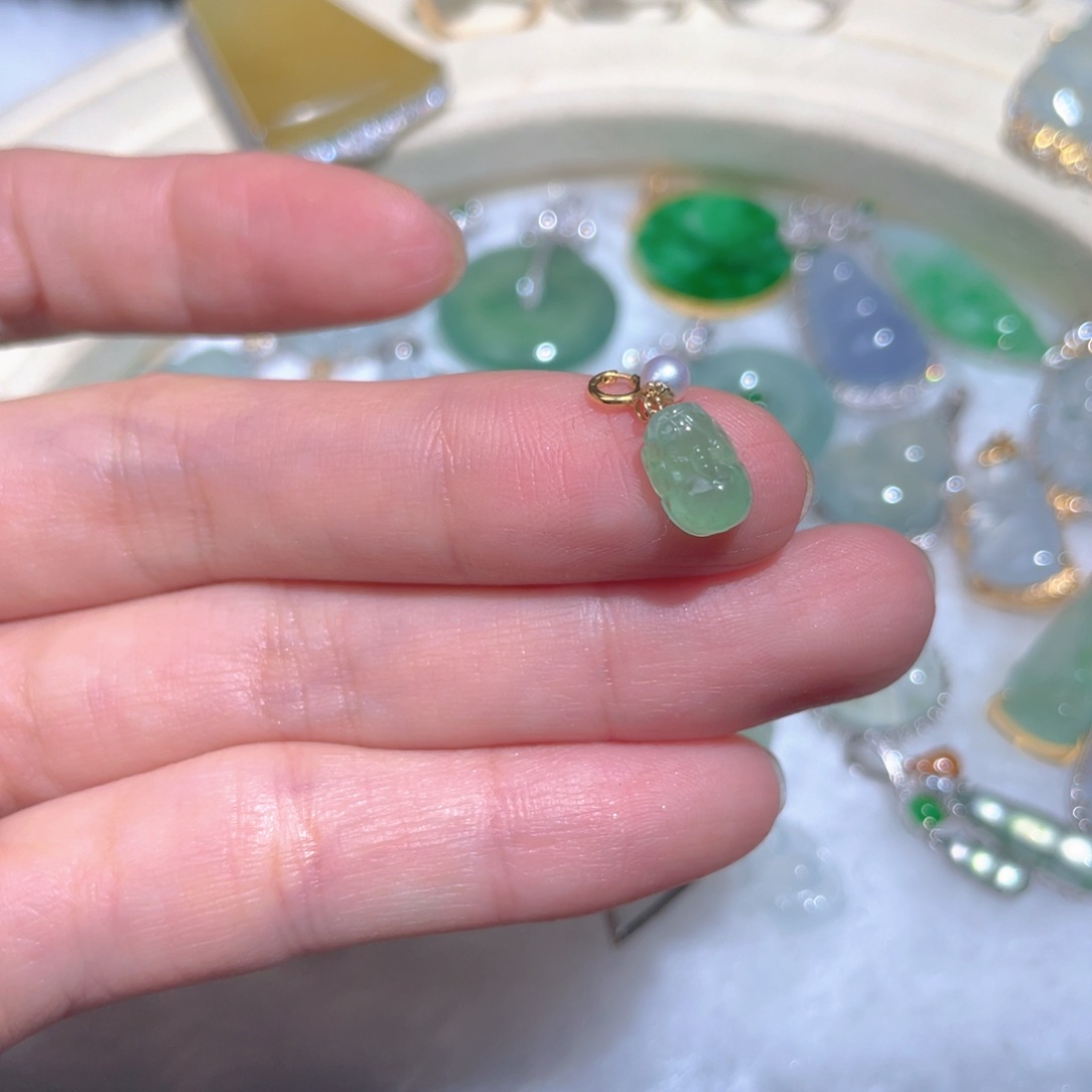 翡翠颈饰18K金镶嵌翡翠