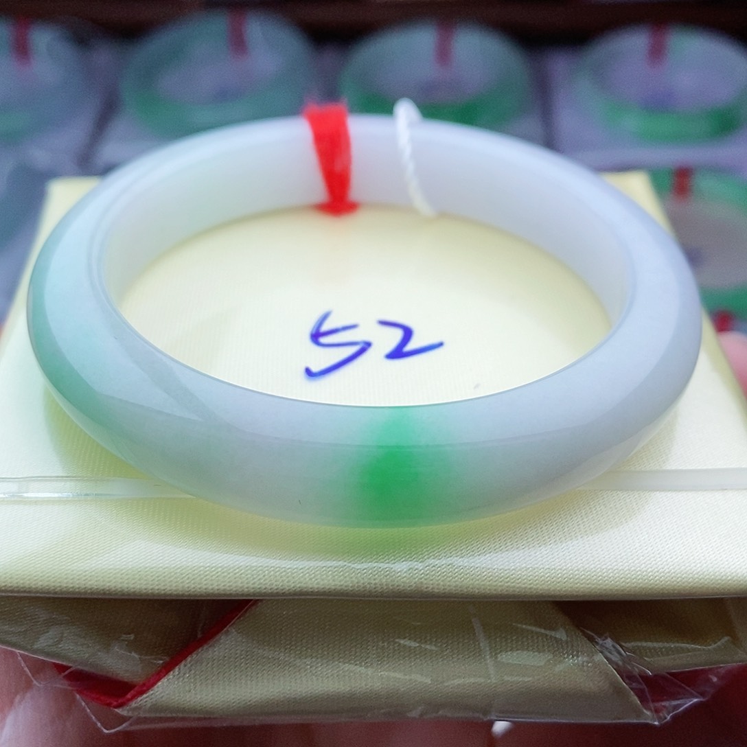翡翠手镯未镶嵌0807-52圈口 白底青
