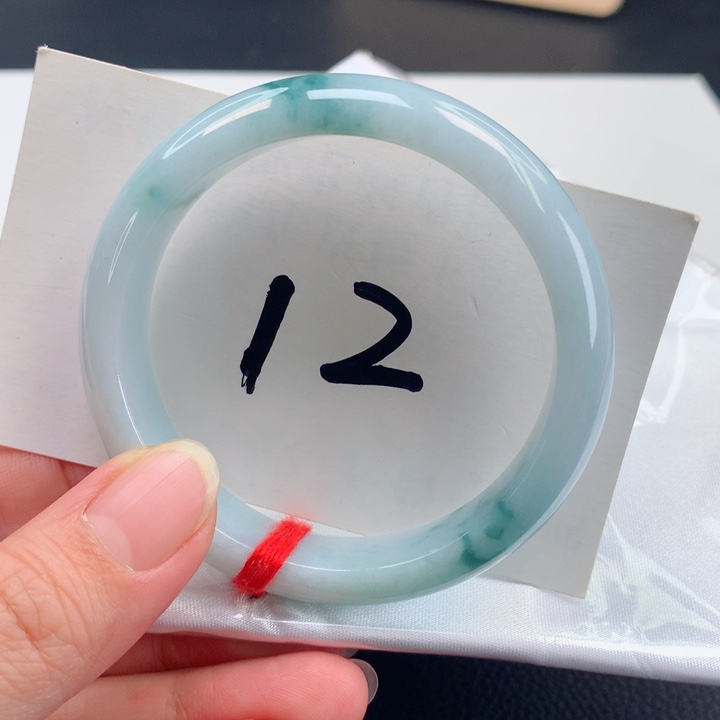 翡翠手镯未镶嵌正