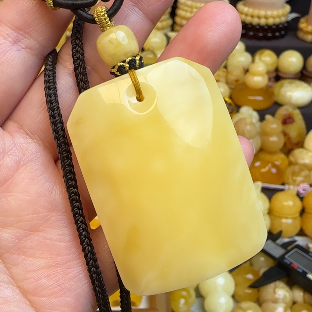 琥珀未镶嵌套链天然俄料蜜蜡无事牌吊坠