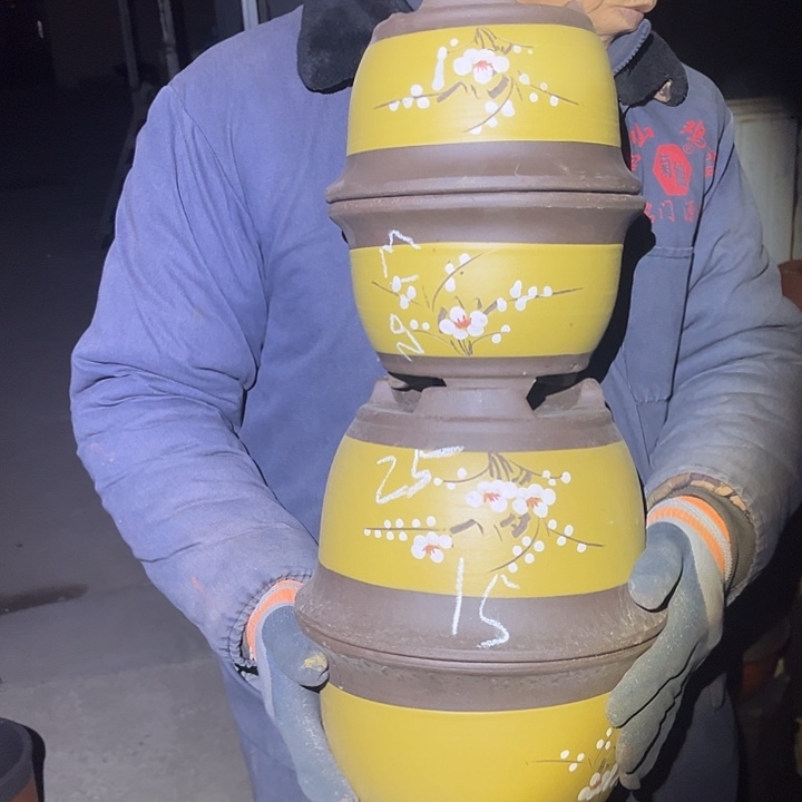 紫砂花盆紫砂花盆和小盆栽