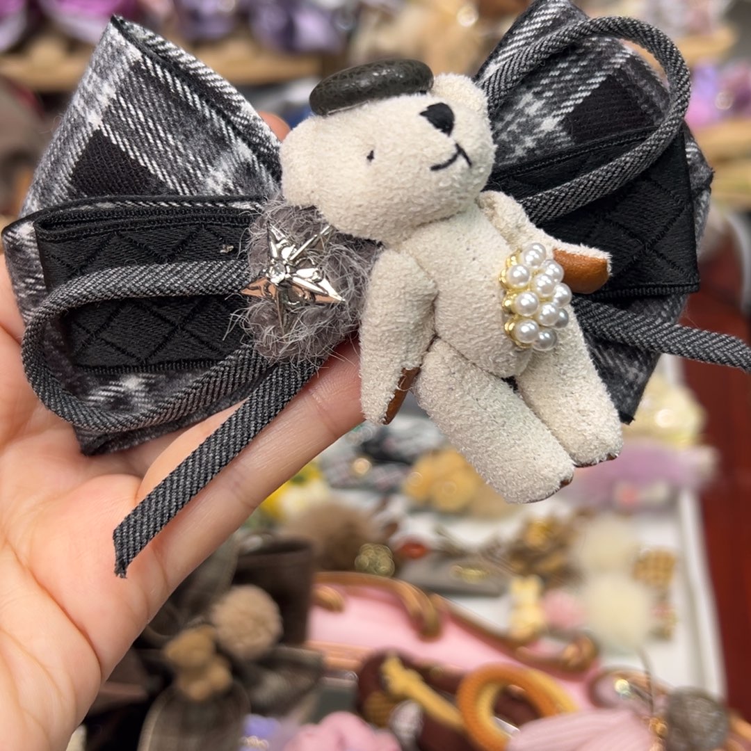 皮质铁合金黑格子熊