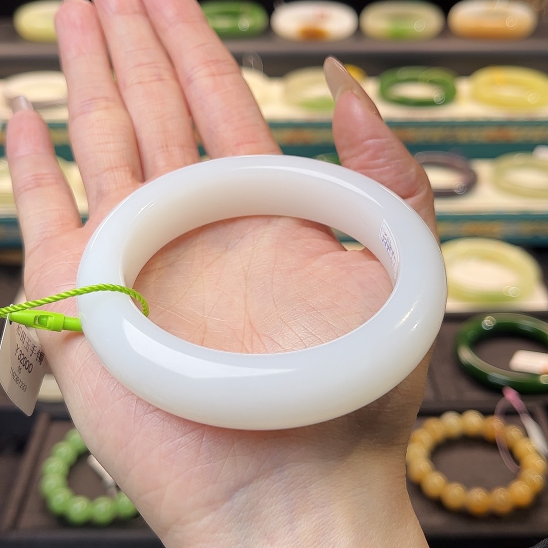 和田玉手镯未镶嵌羊脂白