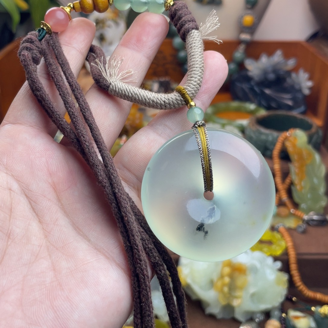 蛇纹石玉未镶嵌吊坠