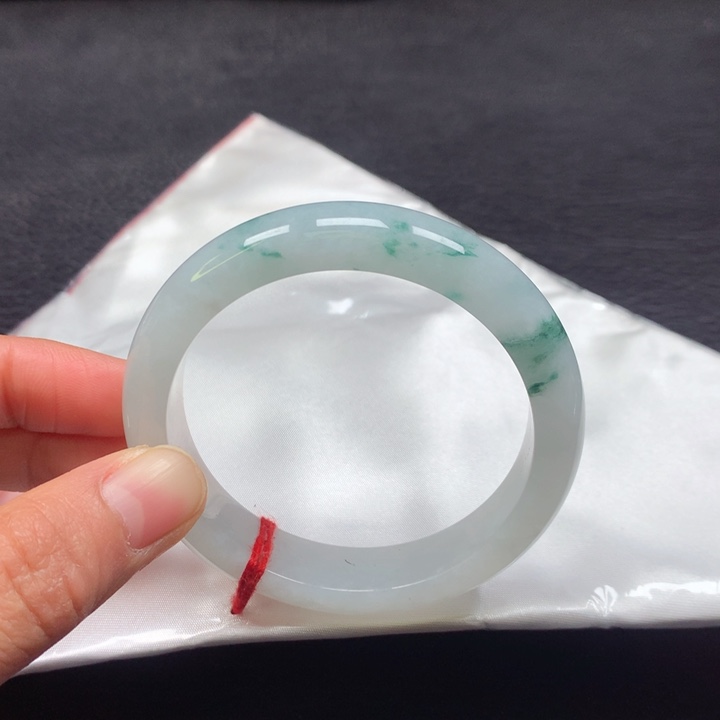 翡翠手镯未镶嵌54圈