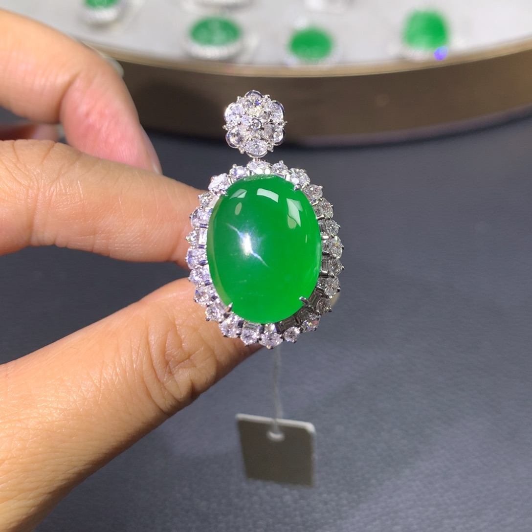 翡翠戒指18K金镶嵌翡翠