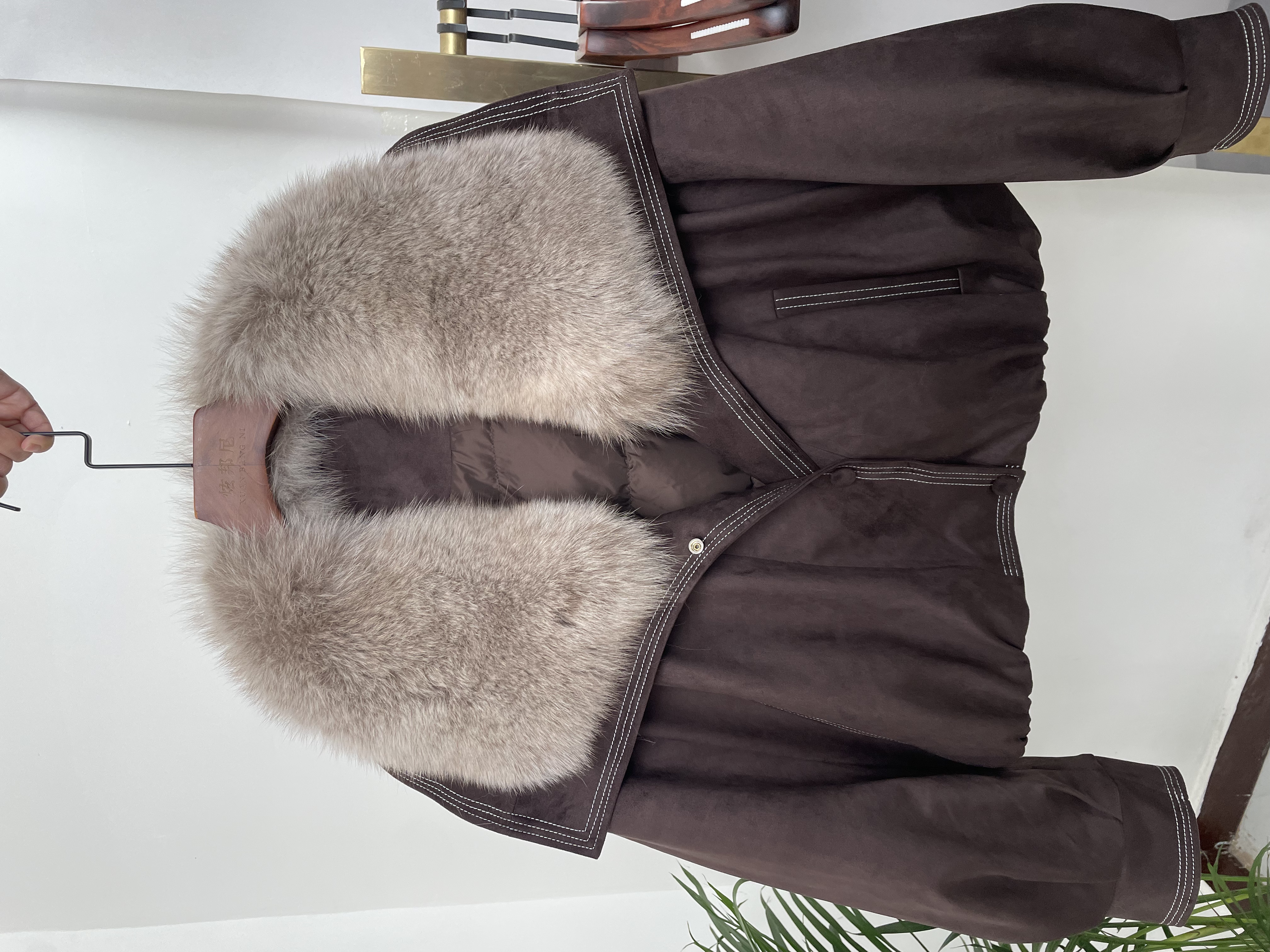 25新款海宁原创狐狸大毛领羽绒羽绒服短款内胆