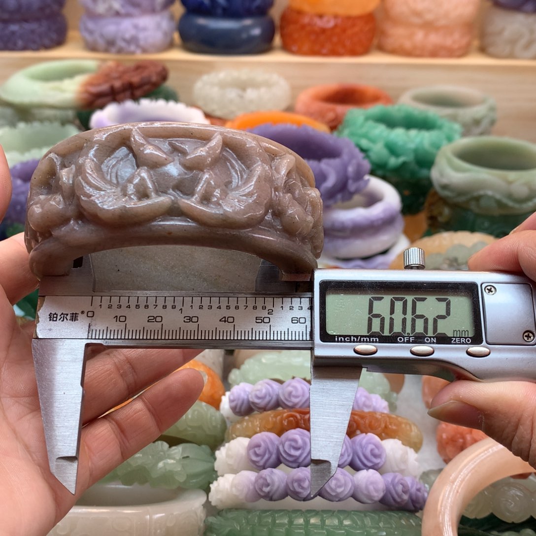 未镶嵌手镯石英质玉