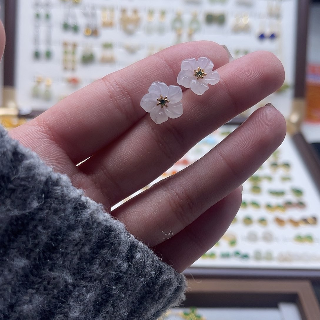 未镶嵌和田玉耳饰