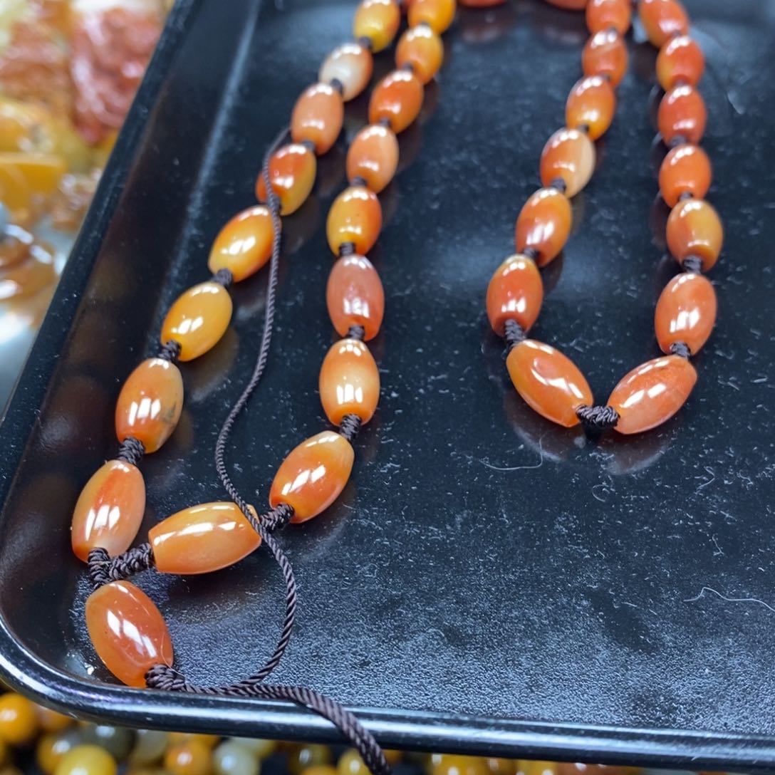 未镶嵌石英质玉（黄龙玉）颈饰