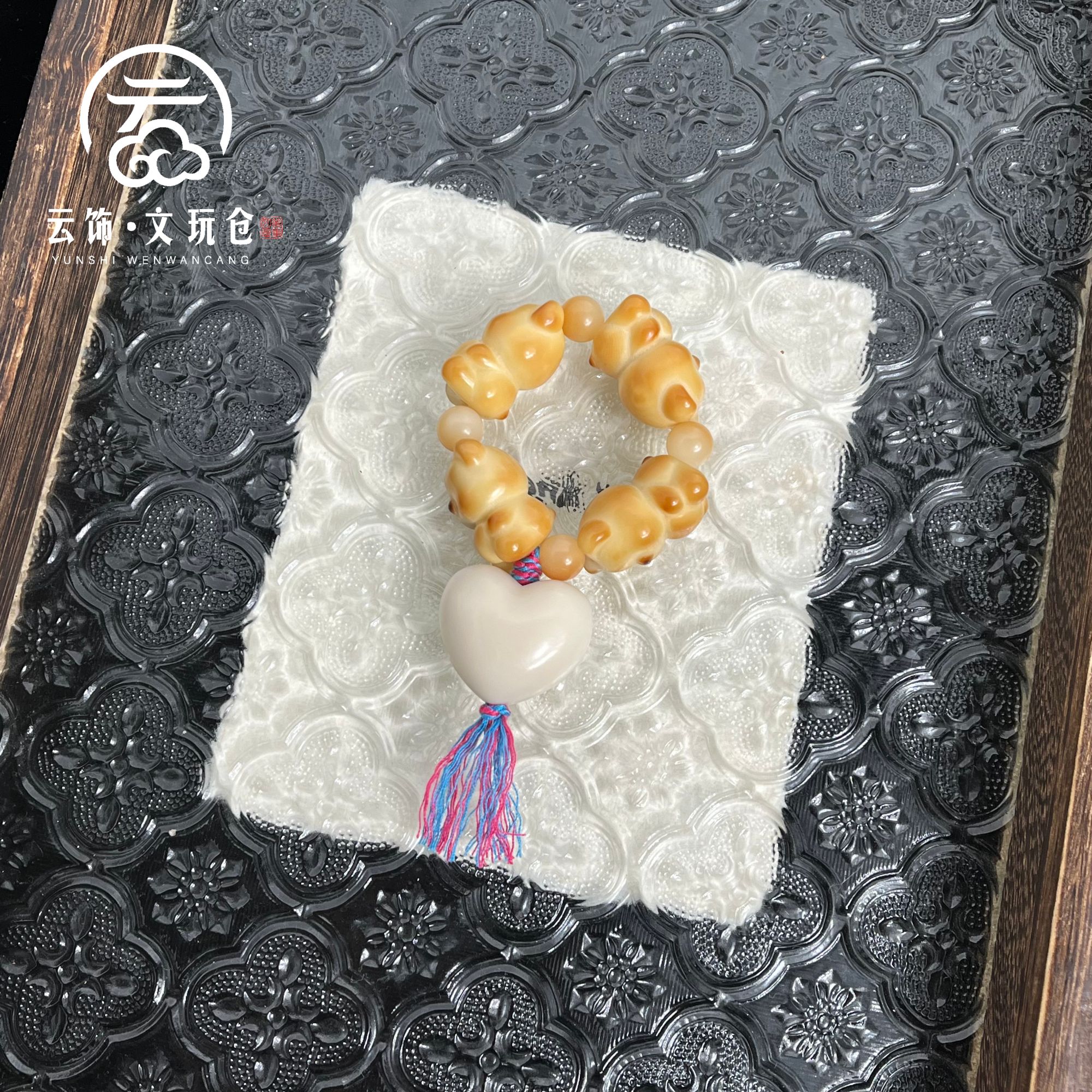 熊心童趣25mm以下  象牙果炭烤抱爱心熊手捻  CP113-2270