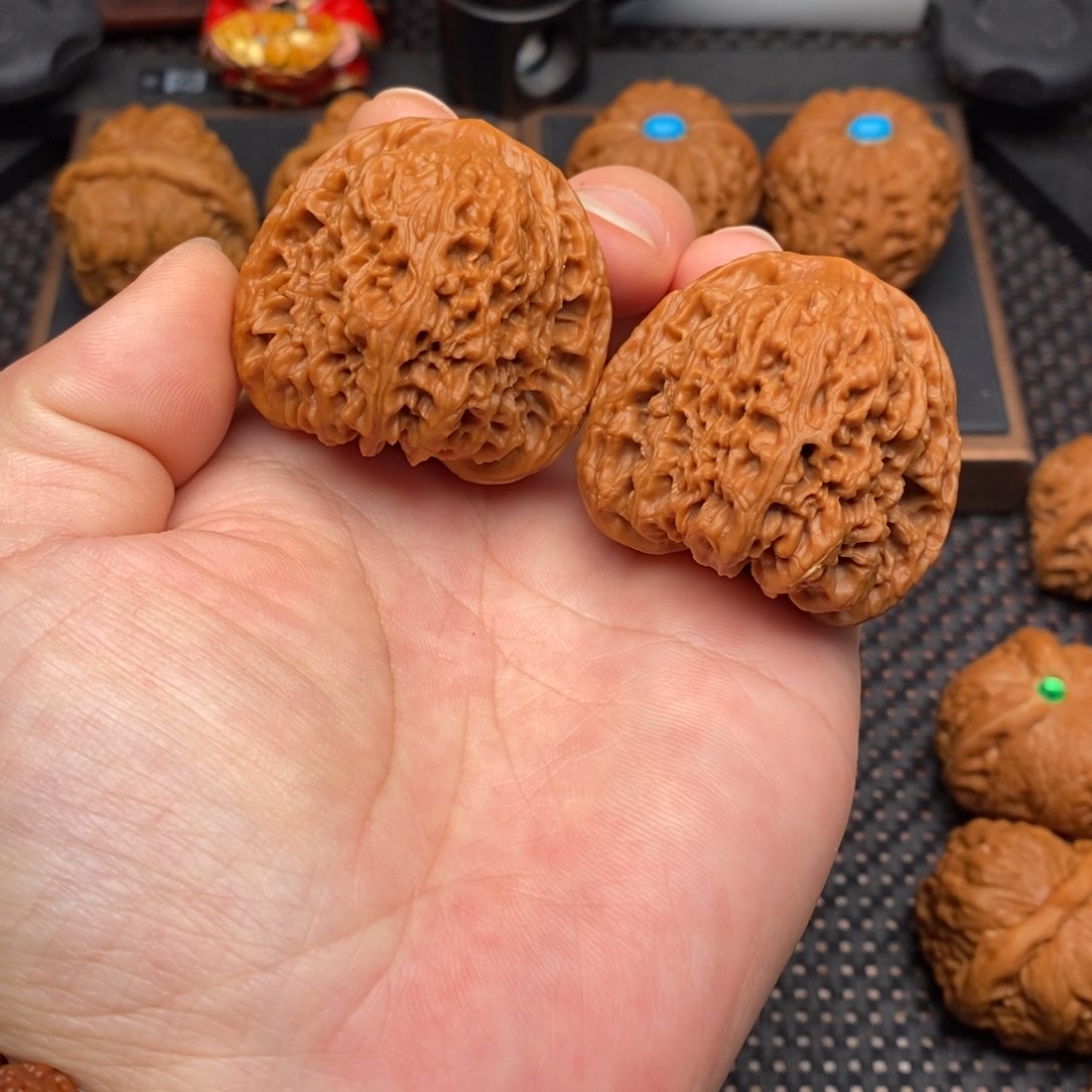 文玩核桃把件红皮南疆石43尺