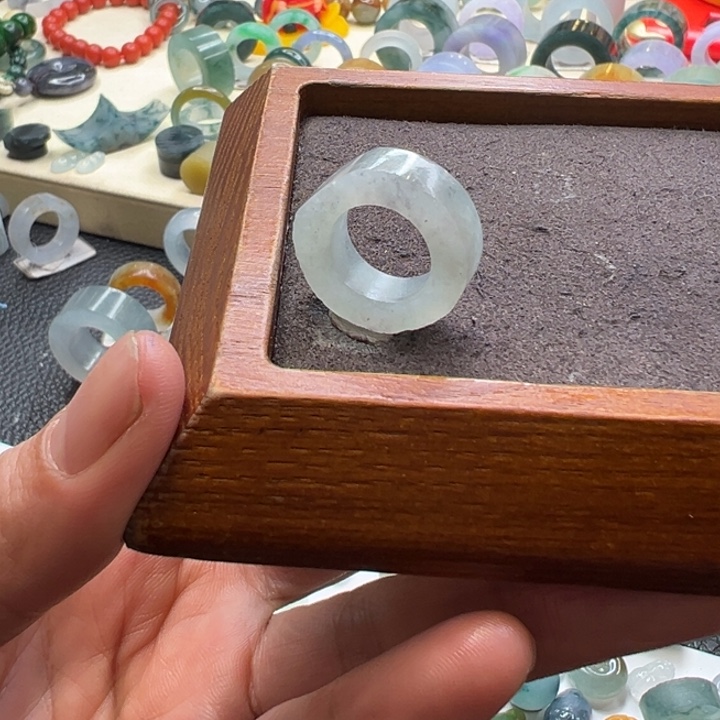 定制翡翠未镶嵌翡翠跑